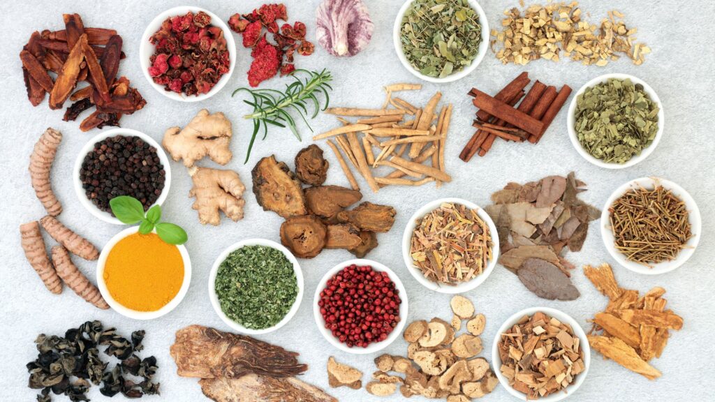 薬膳の食材が並んでいる画像