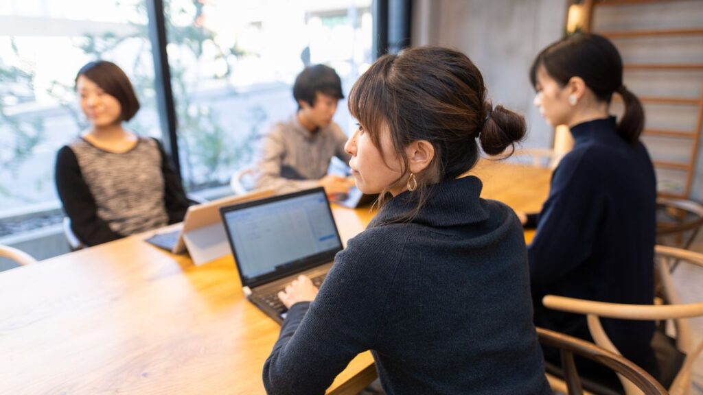女性社員